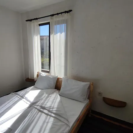 кулинарна софрица Guest house Hvoyna