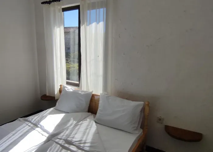 кулинарна софрица Guest house Hvoyna