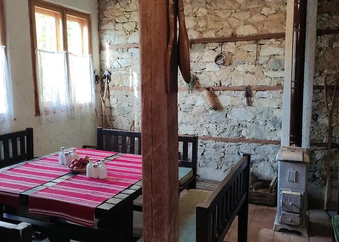 кулинарна софрица Hvoyna